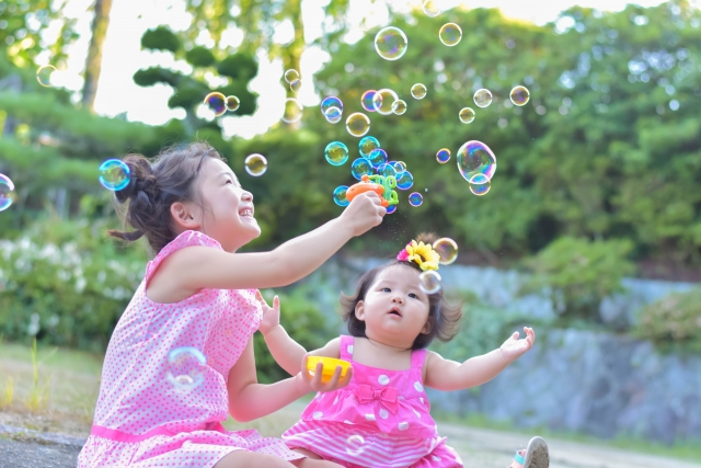 soap bubble with little girls