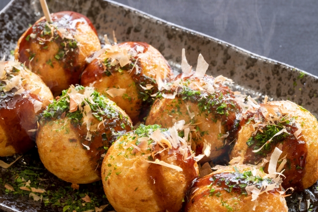 Enjoy Osaka-style takoyaki at home!